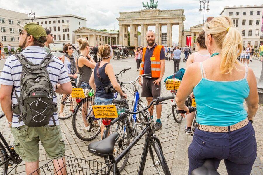 Berlin: Sights and Highlights Bike Tour with a Local Guide - Prenzlauer Berg to Berlin’s political center