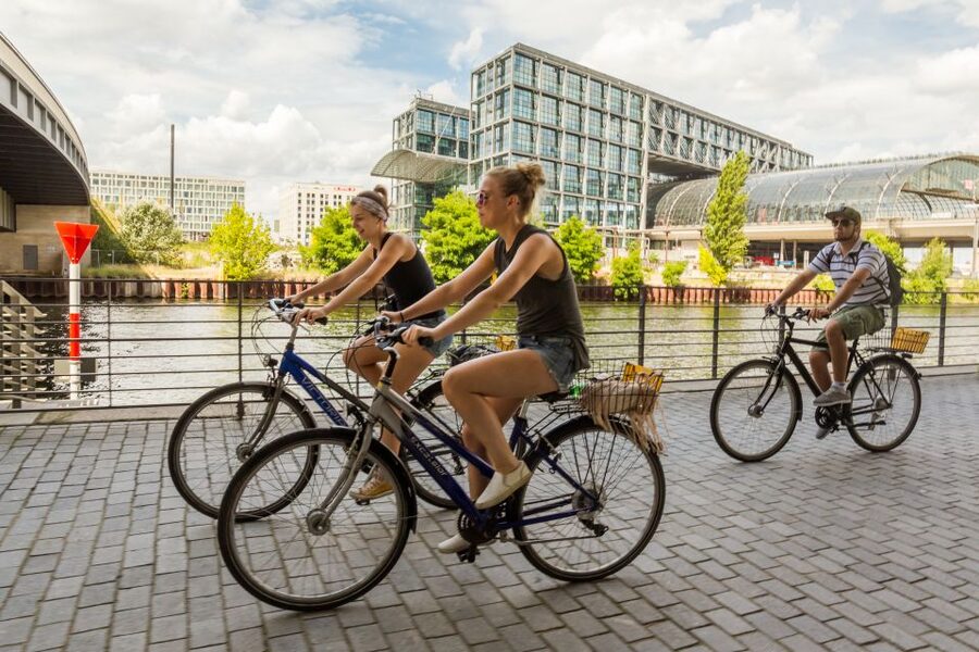 Berlin: Sights and Highlights Bike Tour with a Local Guide - Brandenburg Gate and the Holocaust Memorial