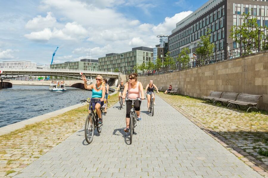 Berlin: Sights and Highlights Bike Tour with a Local Guide - Guides who turn stops into stories