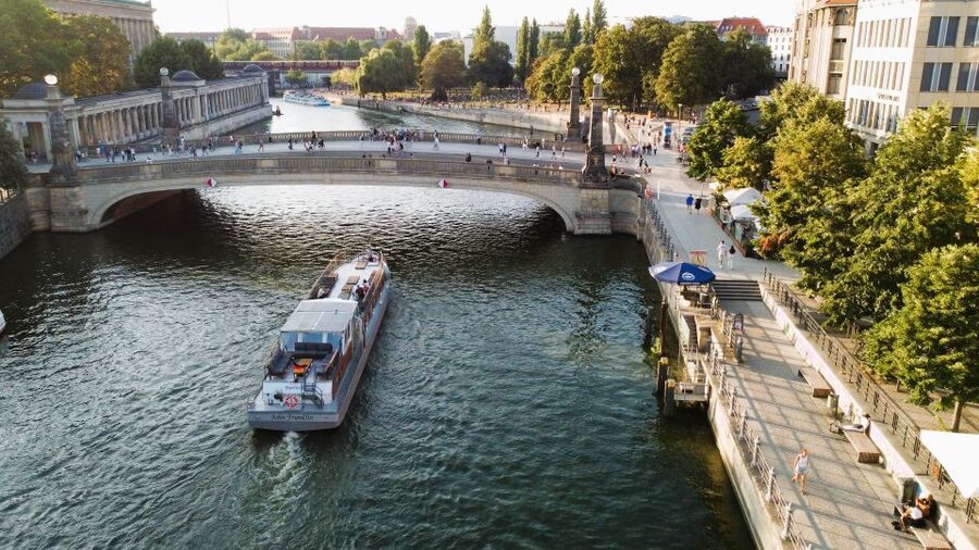Berlin: Sightseeing Boat Tour on the Spree for Families - What this Spree cruise really offers