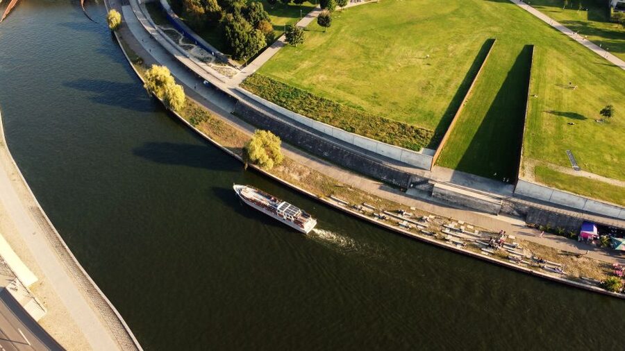 Berlin: Sightseeing Boat Tour on the Spree for Families - Is $37 a fair price for 90 minutes?