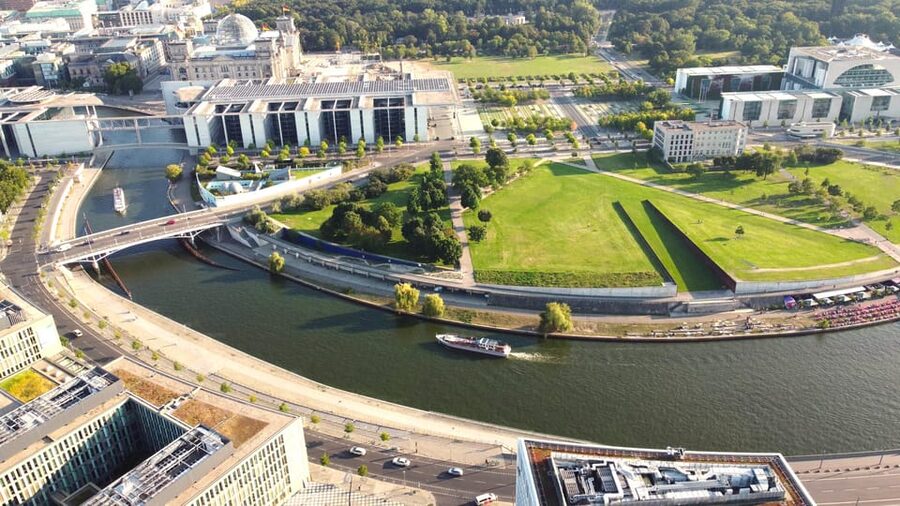 Berlin: Sightseeing Boat Tour on the Spree for Families - Museum Island and Berlin Cathedral