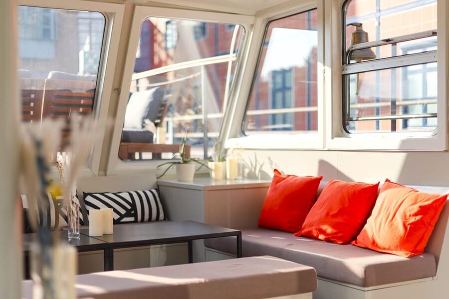 Berlin: Sightseeing Boat Tour on the Spree for Families - What happens when the weather turns bad