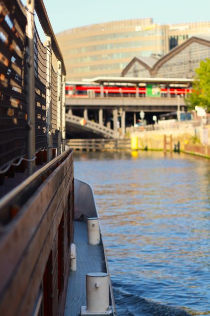 Berlin: Sightseeing Boat Tour on the Spree for Families - Tiergartenviertel and the first stretch of the river