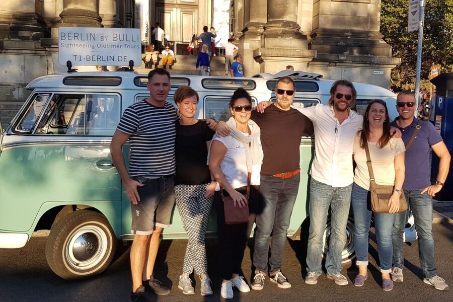 Berlin: Sightseeing Tour in Classic Volkswagen T1 Samba Bus - West Berlin, the Zoo, and Kurfürstendamm