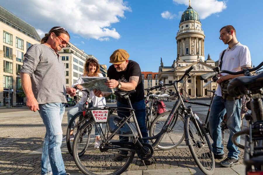 Berlin: Small Group Bike Tour Through City Center - The Reichstag and Government Quarter