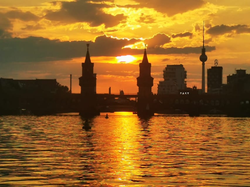 Berlin: Solar Powered Sunset Catamaran Cruise & Audio Guide - Audio guide or silent river ride?