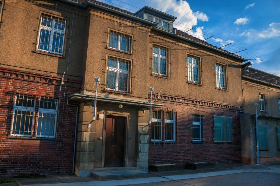 Berlin: Stasi Museum Private Guided Tour with Entry Ticket - Is $257 per person fair value?
