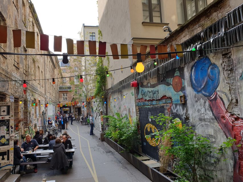Berlin: Street Art and Alternative Tour - From Friedrichshain to the East Side Gallery