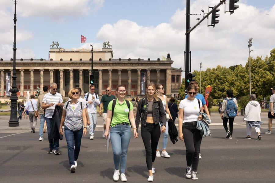 Berlin: the treasures of berlin - walking tour - Berlin Cathedral and the approach to Museum Island
