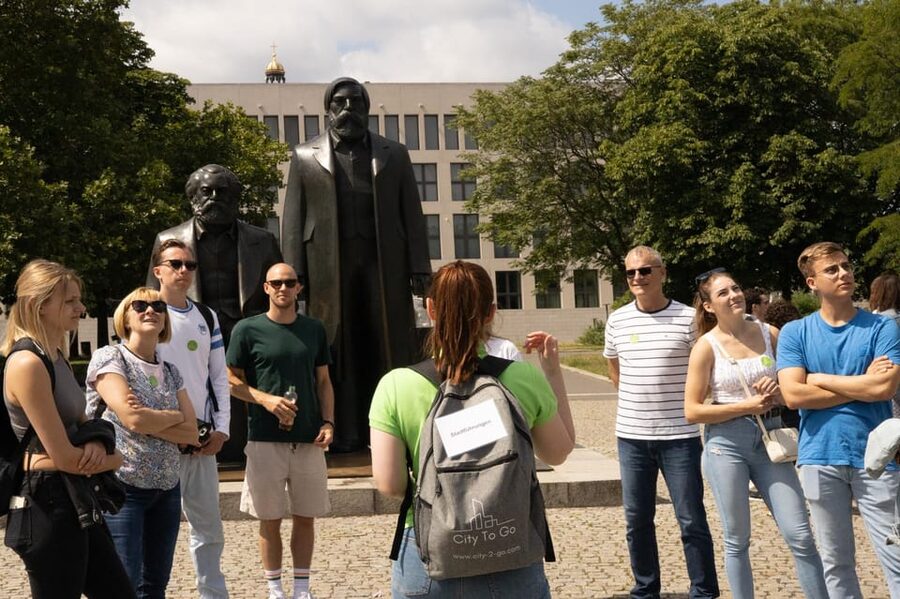 Berlin: the treasures of berlin - walking tour - Unter den Linden and the route toward Bebelplatz