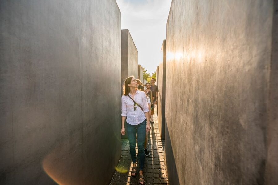 Berlin: Third Reich and Cold War 2 Hour Walking Tour - Checkpoint Charlie and the Cold War Standoff