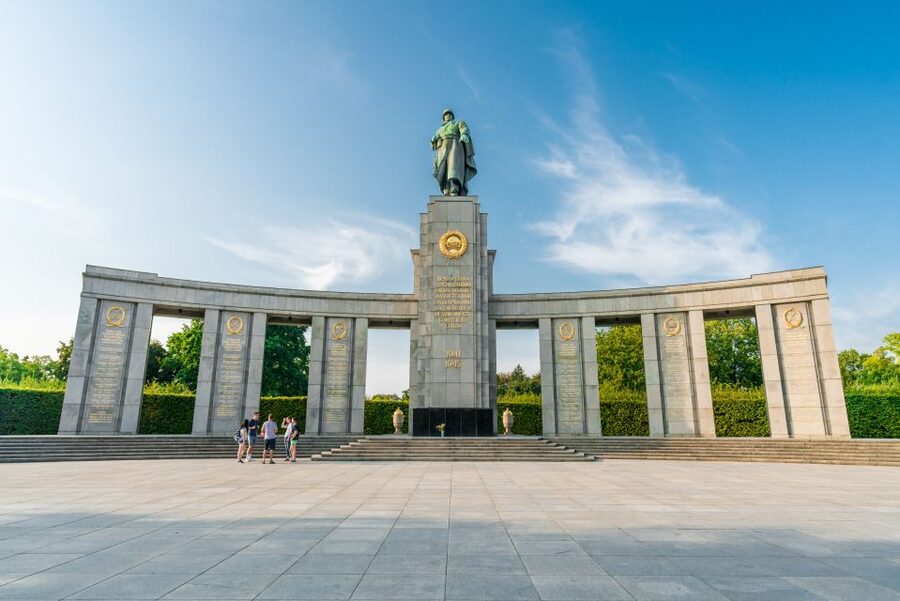 Berlin: Third Reich and Cold War 2 Hour Walking Tour - A 200-Meter Walk Beside the Berlin Wall