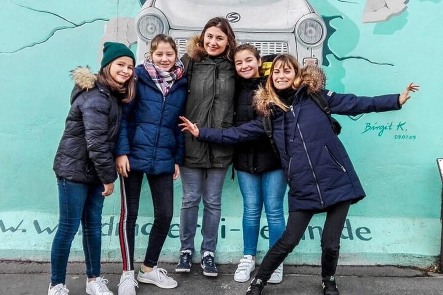 Berlin: Third Reich & Cold War Walking Tour - The guides and the language choice