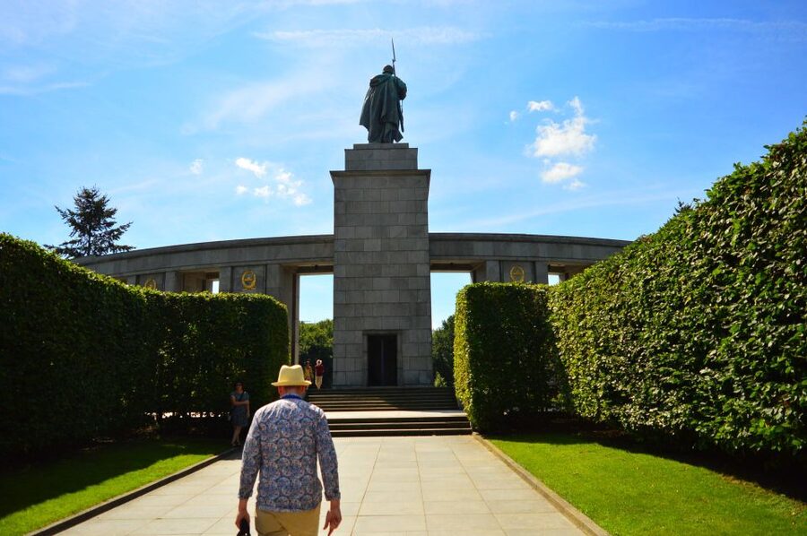Berlin: Third Reich, Hitler, and WWII Walking Tour - Guide quality and the question of group size