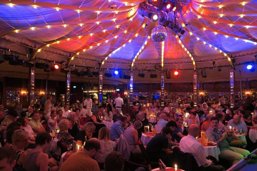 Berlin: Ticket for Bar Jeder Vernunft - Theater & Restaurant - Who should book this Berlin evening