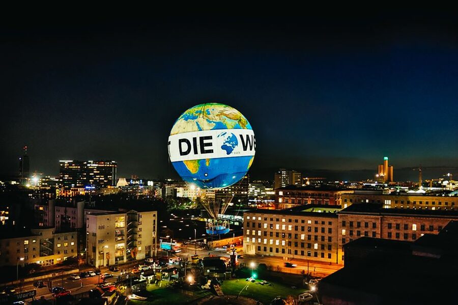 Berlin: Ticket for World Balloon with Perfect View - The staff, narration, and waiting area