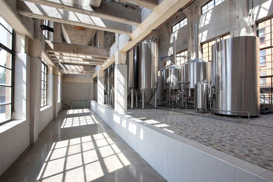 Berlin: Vagabund Brauerei Beer Tasting & Guided Brewery Tour - Learning to taste instead of simply ordering a beer