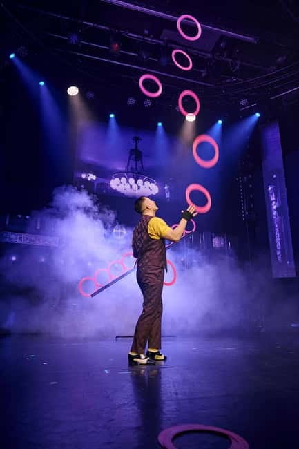 Berlin: “VARIETÉ GAGA” at Wintergarten - Varieté Show - Timing and the 2.5-hour commitment