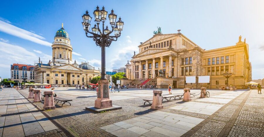 Berlin: Walking Tour of the Top 10 Sightseeing Attractions - Starting at Paul-Löbe-Haus and the government quarter