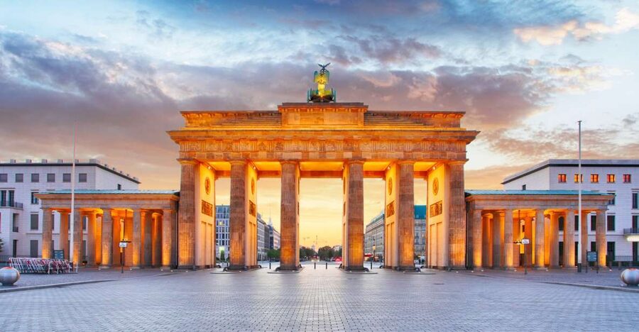 Berlin: Walking Tour of the Top 10 Sightseeing Attractions - Walking Unter den Linden toward the old center