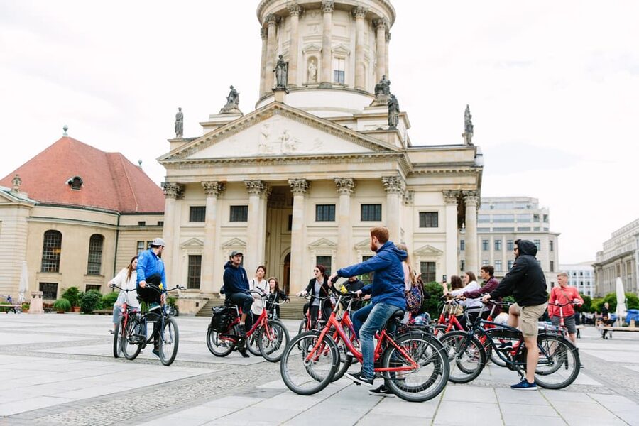 Best of Berlin E-Bike Tour - Checkpoint Charlie and the Berlin Wall
