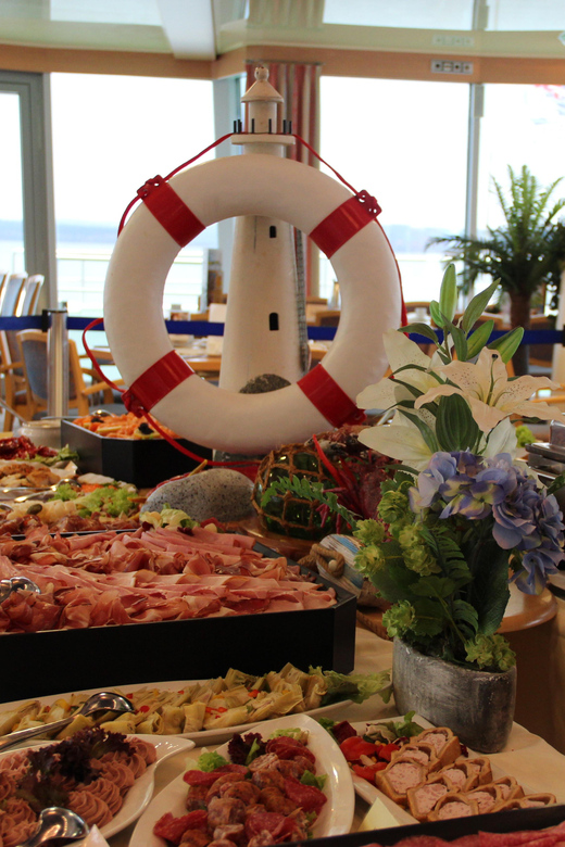 Biggesee: XXL Boat Ride with All-Inclusive Brunch Buffet - Coffee, beer, wine, and the real value of all-inclusive