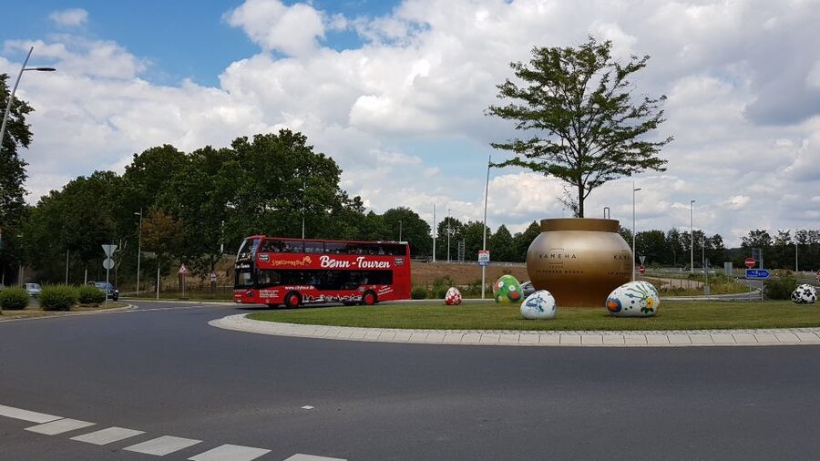 Bonn: 24-Hour Hop-On Hop-Off Sightseeing Bus Ticket - Nussallee and the elegant southern district