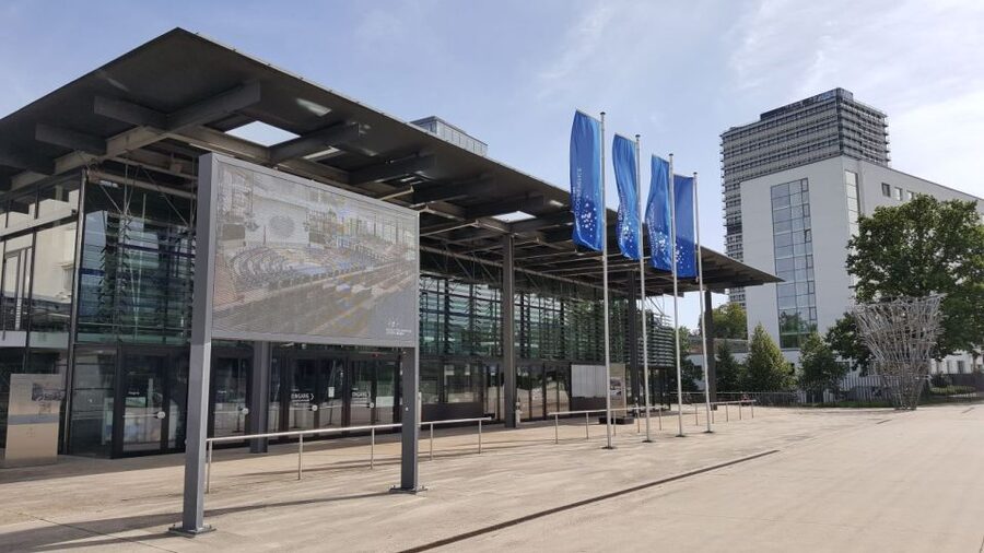 Bonn: Former Government District Private Tour - Walking Adenauerallee toward the government quarter
