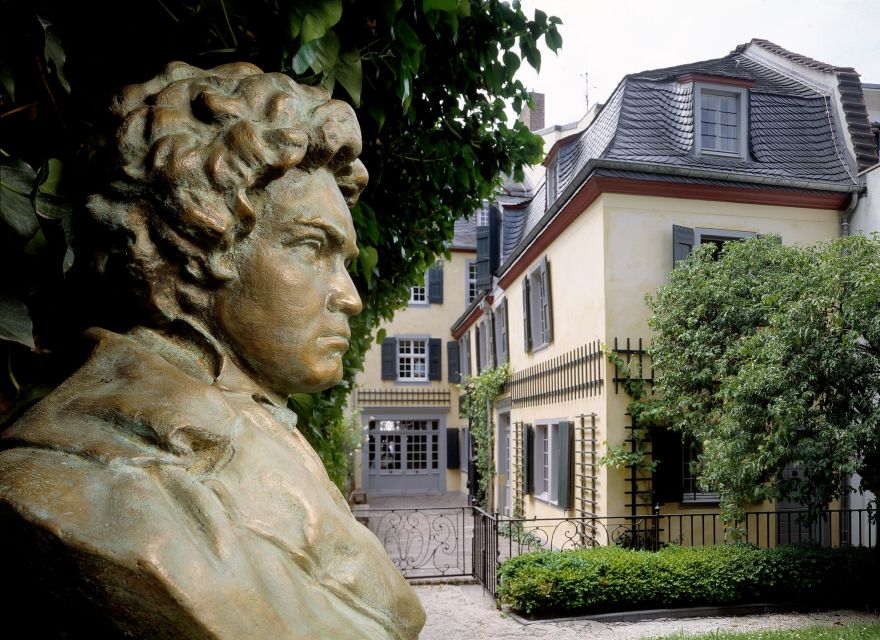 Bonn Regio WelcomeCard with Guidebook - See castles and the Siebengebirge