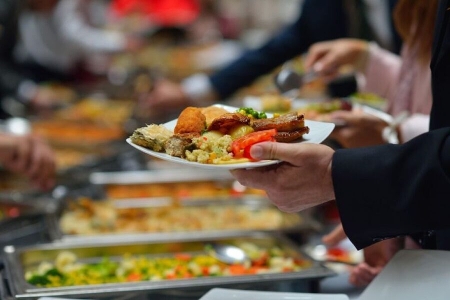Bonn: Sunday Brunch Buffet with Cologne live music - Finding Moby Dick at Pier 4