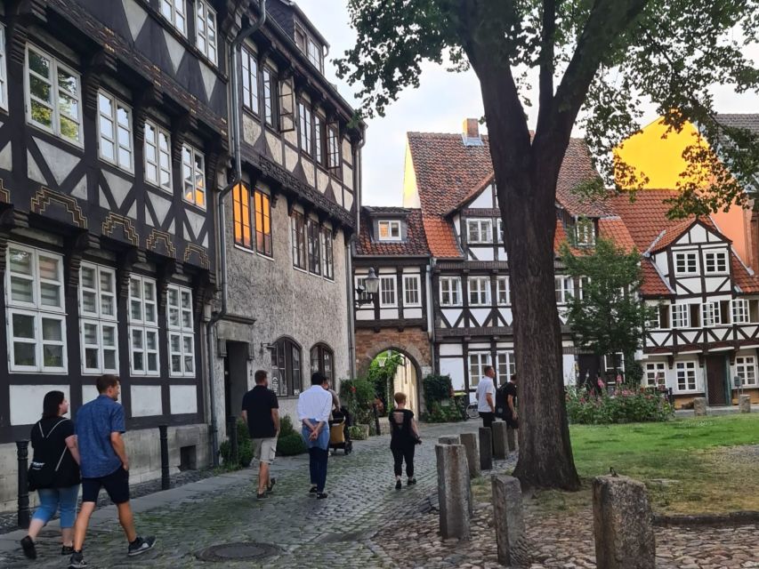 Braunschweig: Guided Walking Tour with Food Tastings - Key points at a glance