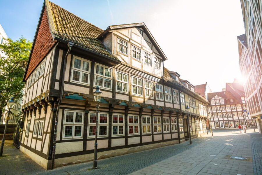 Braunschweig: Scavenger Hunt Self-Guided Walking Tour - Kohlmarkt and the pace of a real city