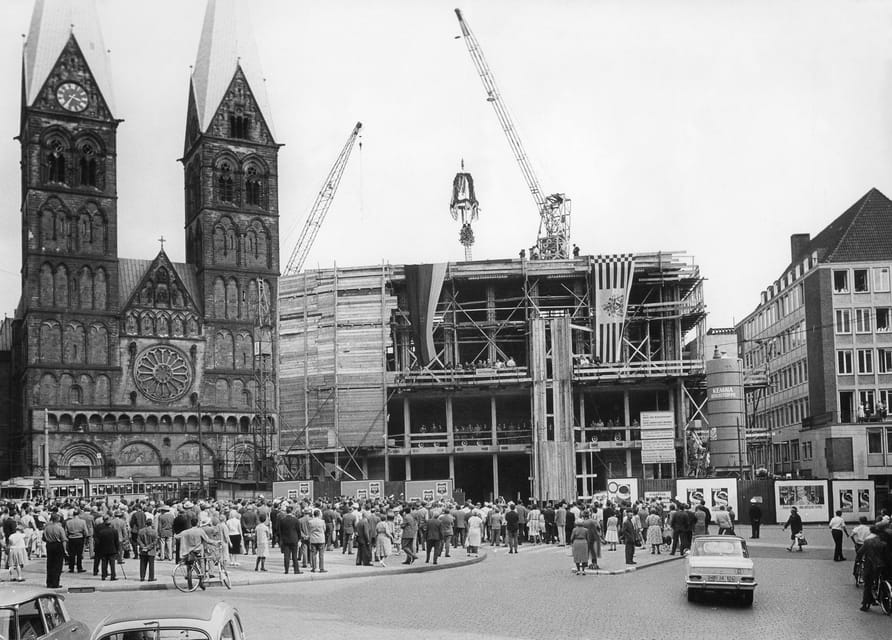Bremen: Historic old town tour with Geo Epoche - A two-hour walk through Bremen’s turning points