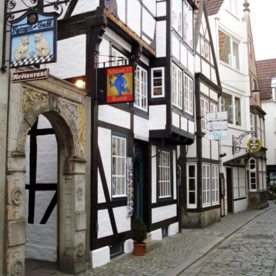 Old Town Tour with Costumed Performer & Tour Guide