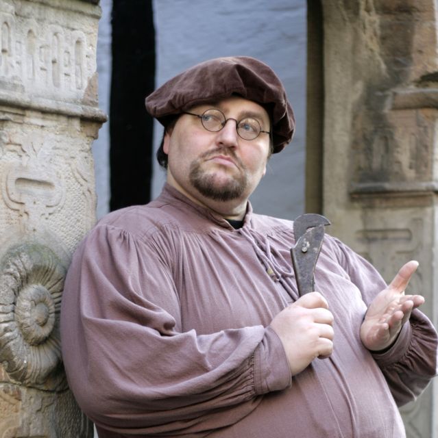 Bremen: Old Town Tour with Costumed Performer & Tour Guide - Ostertorwache and the Former Modern Prison
