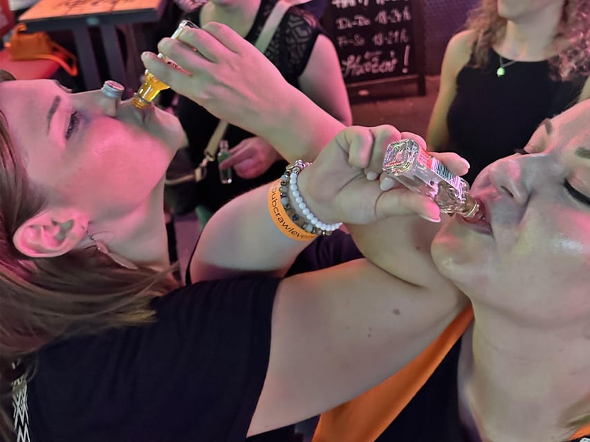 Bremen: Private pub crawl with insider-guide & free shots - Second stop: more choice, less planning