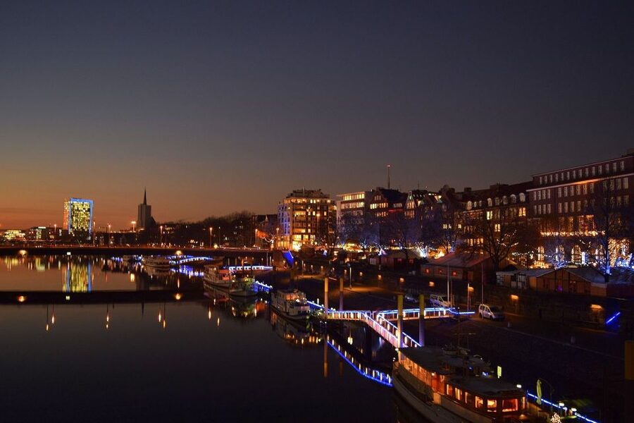 Bremen: Private Walking Tour with a Professional Guide - Slowing down in the Schnoor Quarter