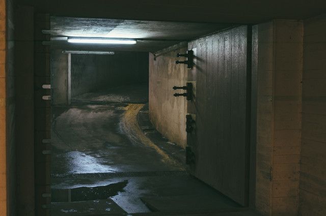 Bremen: Underground Guided Tour - Bremen below the postcard city