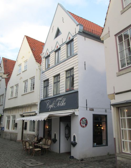 Bremen: Walking Tour of Historic Schnoor District - What the guide adds in one hour