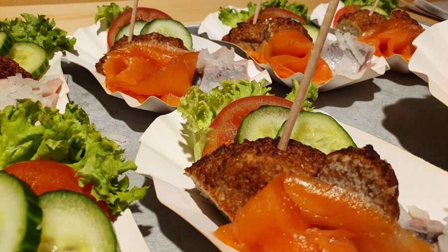 Bremerhaven: Fish Bite Guided Walking Tour - Abelmann’s Fischfeinkost brings the focus to prepared seafood