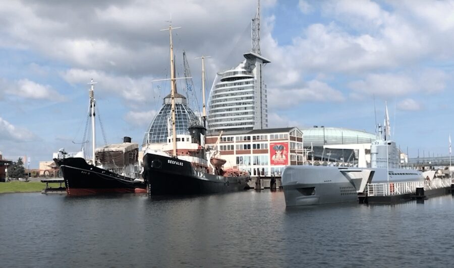 Bremerhaven: Sailor's yarn, legends and sea walking tour - Following the Haven area beside the water