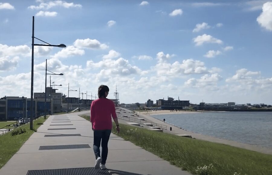 Bremerhaven: Sailor's yarn, legends and sea walking tour - The walking pace and accessibility question