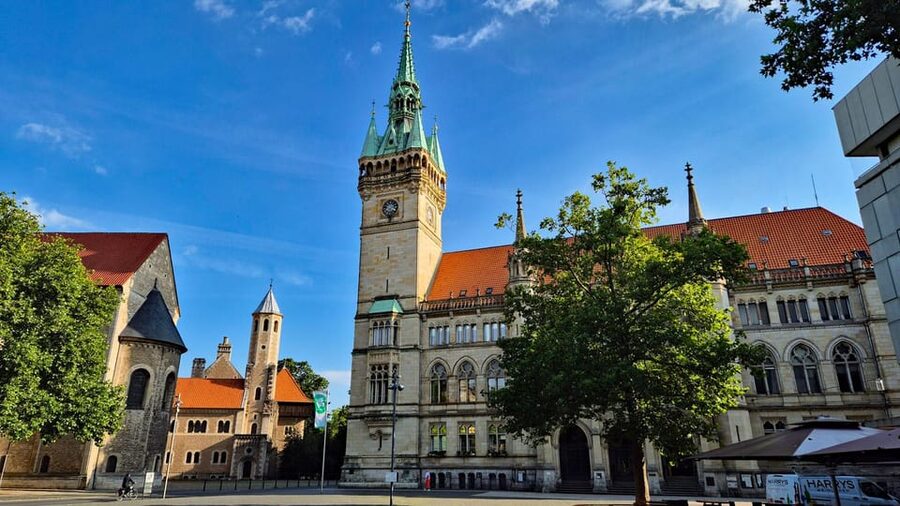City tour Braunschweig: diverse and full of surprises. - Tom and Tobi bring different strengths