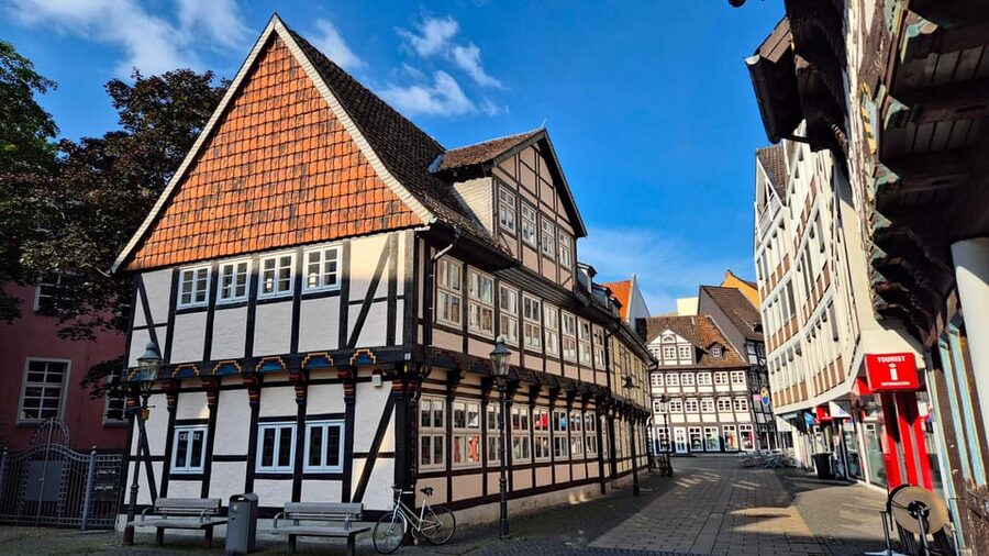 City tour Braunschweig: diverse and full of surprises. - Brunswick Palace and German Unity Square