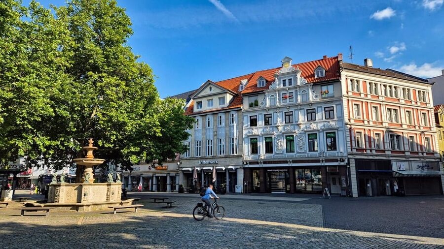 City tour Braunschweig: diverse and full of surprises. - Ringerbrunnen and the move toward everyday city life