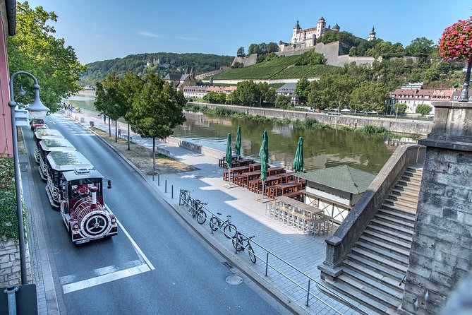 City tour through Würzburg with the Bimmelbahn - Why the timing works for a first look