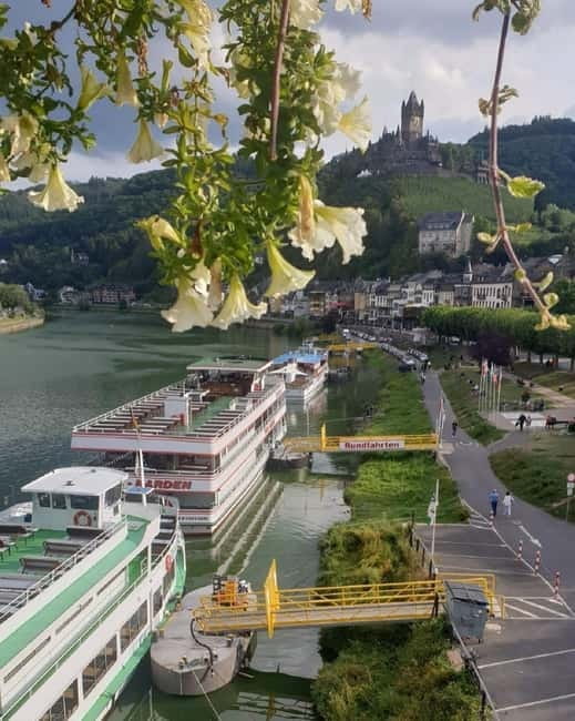 Cochem: Panorama-Schiff-Tour 1 Stunde bis Ernst und zurück - The First Stretch: Downstream Through Two Bridges