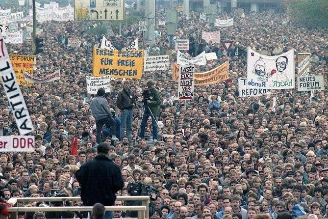Cold War, Berlin Wall, Spies and the East Side Gallery - Why this Cold War route works