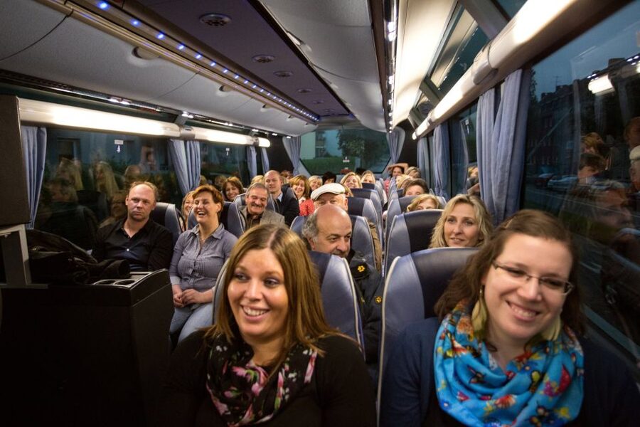 Cologne: 1.5-Hour Comedy Bus Tour - Who should book this experience